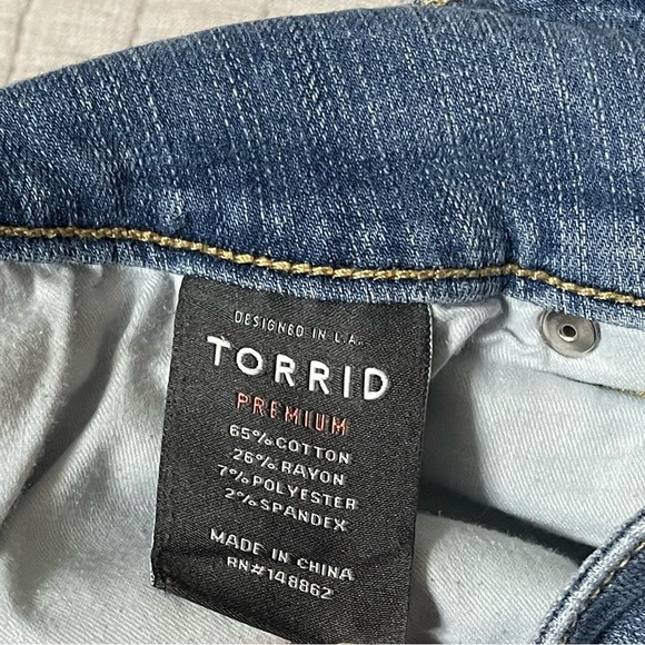 Torrid Premium Stretch Jegging Skinny Jeans Med Wash Size 16 R - Picture 3 of 12